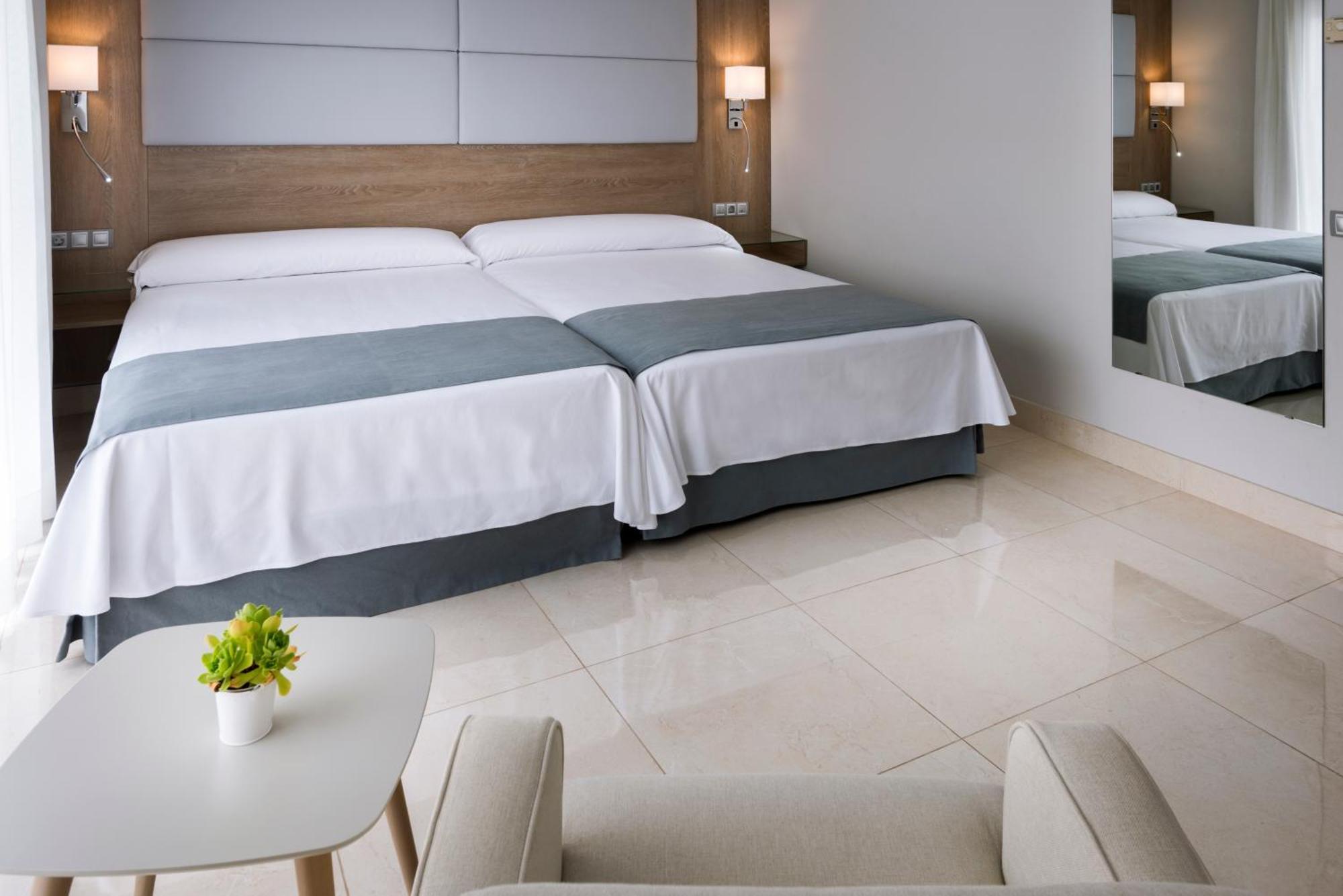 Mediterraneo Bay Hotel & Resort Roquetas de Mar Dış mekan fotoğraf